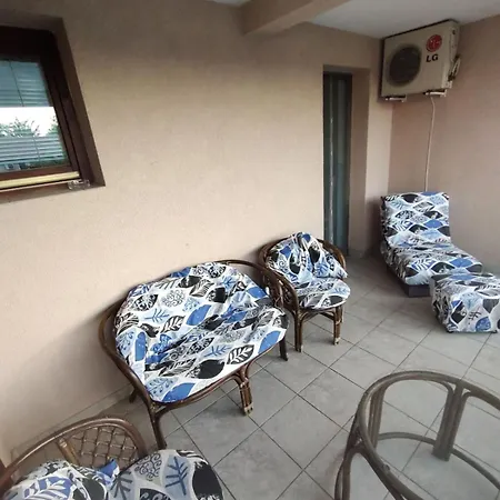 Plavi Airport Apartamento