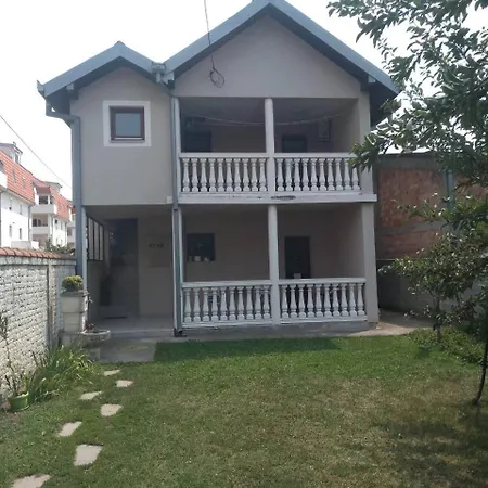 Plavi Airport Apartamento Belgrado